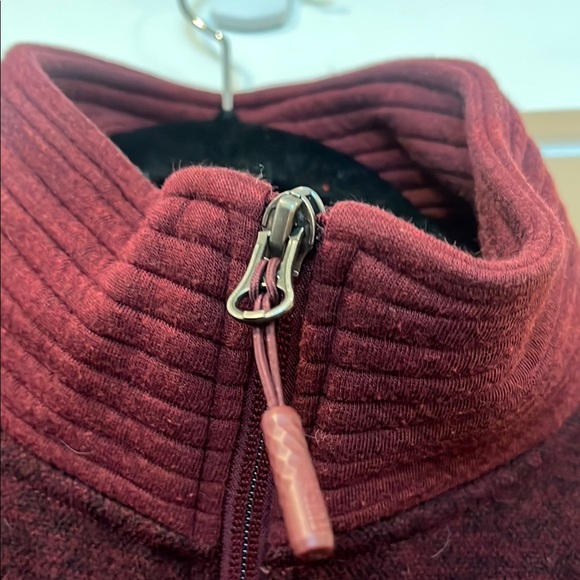 The North Face Burgundy Fleece - Picture 3 of 6